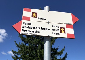 nuova segnaletica Cammino di San Benedetto Norcia Cascia Monteleone di Spoleto